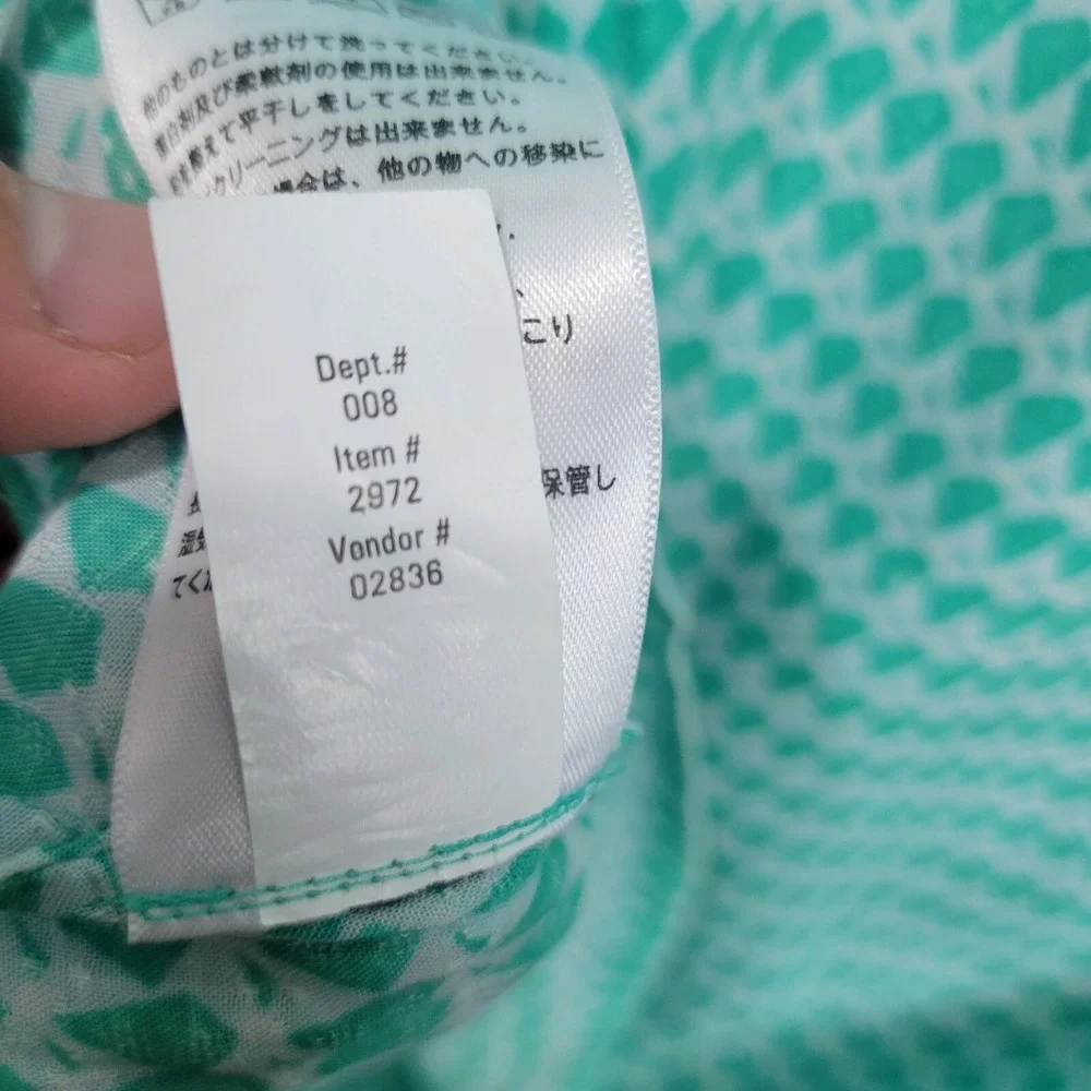 Eddie Bauer Tank Top Women's Large Green White Geometric 100% Rayon Split‎ Neck